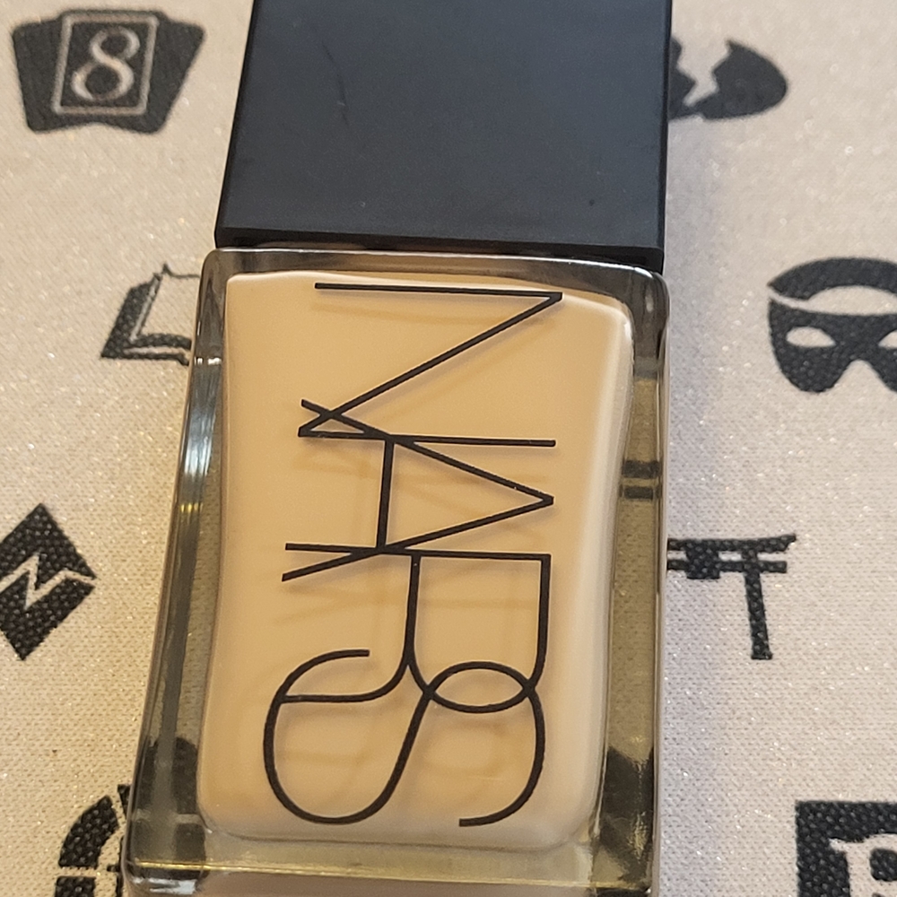 NARS Light Reflecting Foundation Liquid Coverage